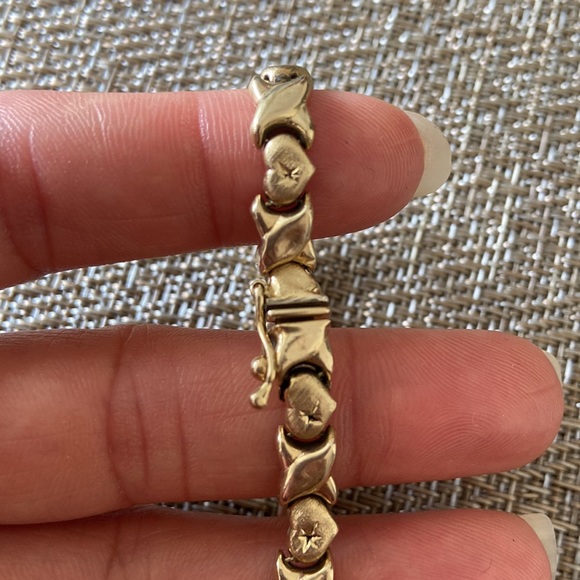COPY - Vintage 14k Gold Hugs and Kisses bracelet - Picture 7 of 13